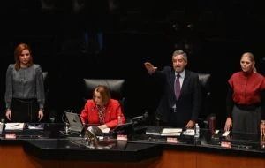 De la Fuente defiende el nombramiento de políticos en embajadas y consulados