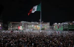 Policías de la CDMX recuperan 14 celulares robados en el Grito de Independencia