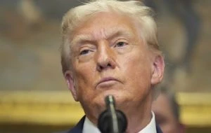 Trump ordena el reposicionamiento de submarinos nucleares estadunidenses