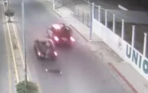 Normalistas eran perseguidos por policías, uno cayó y murió; FGE recoge evidencias tres días después