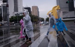 Lluvias fuertes e intensas le esperan a la mitad del país entre lunes y jueves