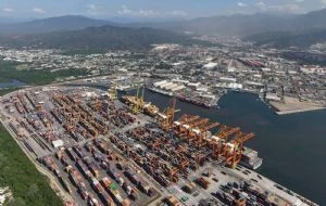 Paran labores en la Aduana de Manzanillo; denuncian abusos y explotación
