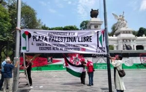 “La Puerta de la Resistencia y la Vida”: Instalan antimonumento por Palestina frente a SRE