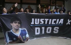Médico forense revela que Maradona agonizó 12 horas antes de morir