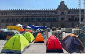 CNTE instala plantón en el Zócalo en contra de reforma a la Ley del ISSSTE (Video)