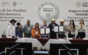 Entre violencia y reclamos, Sheinbaum visita la Sierra Tarahumara y restituye tierras