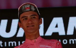 Isaac del Toro mantiene el liderato en el Giro de Italia tras etapa contrarreloj