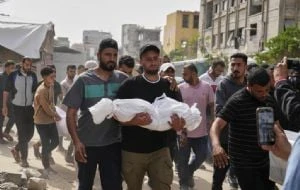 Ataques israelíes en Gaza matan a decenas y obligan a cerrar un importante hospital