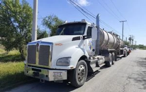 Aseguran pipas con 30 mil litros de combustible ilegal que entró de EU a Coahuila