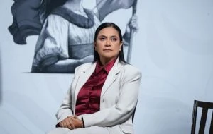 Diputados de Morena exigen destituir a Ariadna Montiel; Monreal sale en su defensa