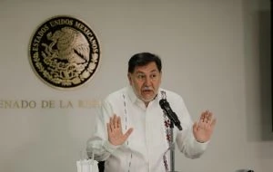 Viaje de Noroña a Francia en clase ejecutiva: Senado revela monto y factura, él insiste que pagó todo