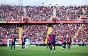 El Barcelona remonta y vence 4-3 al Real Madrid para acercarse al título de LaLiga