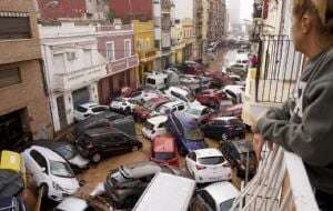 España devastada por las inundaciones; hay al menos 64 muertos