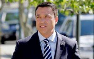 EU: Michael Grimm, exrepresentante condenado por fraude, queda paralítico por caída de caballo