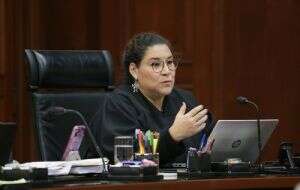 Lenia Batres pide al INE aparecer en la boleta como “ministra del pueblo”