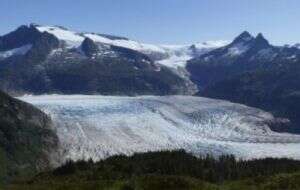 Prevén inundaciones moderadas por desbordamiento de presa glaciar en capital de Alaska