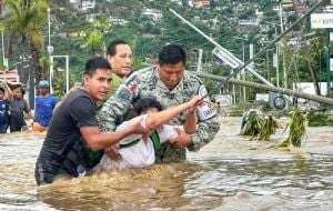 John vuelve a tocar tierra en el Pacífico mexicano y deja varios muertos y graves inundaciones