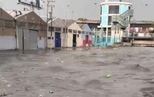 Río de los Remedios se desborda tras intensas lluvias en Naucalpan