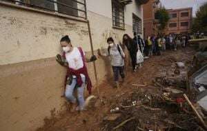 Osasuna dedica victoria a su entrenador y a víctimas de las inundaciones de Valencia