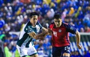 Cruz Azul se impone 2-0 a Santos y asegura el liderato en el Torneo Apertura 2024 (Video)