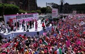 El INE acusa a Amado Avendaño de financiar evento de la “Marea Rosa” en el Zócalo