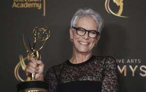 "Shogun" gana récord de 14 Emmy, Jamie Lee Curtis es galardonada