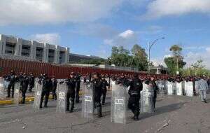 Policías resguardan Congreso de la Unión para la toma de protesta de Sheinbaum