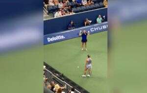 La tenista Putíntseva desprecia a recogepelotas durante juego del US Open (Video)