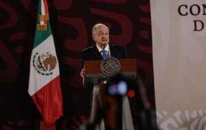 AMLO insiste en inocencia del gobernador de Sinaloa: "quieren seguir con campaña de narcopresidente"