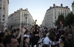 Entre dudas, alivio y decepción, los franceses digieren el inesperado resultado de las legislativas