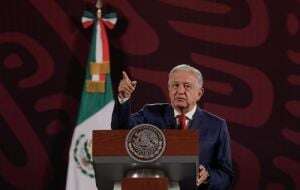 “Empecé jugando beisbol, hasta la pude haber agarrado”: AMLO sobre la botella que le lanzaron