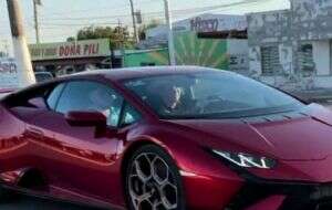 Antonio Flores, diputado morenista, presume Lamborghini en calles de Coahuila (Video)