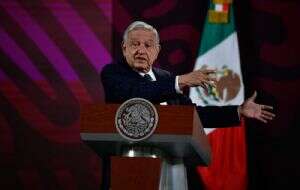 AMLO analiza cambiar gira del adiós por evento masivo en el Zócalo capitalino