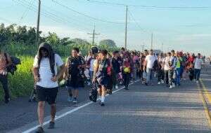 Miles de migrantes parten de Tapachula para intentar cruzar a EU antes de las elecciones presidenciales