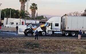 Accidente y falla en sistema de cobro causó caos y kilómetros de fila de vehículos en la México-Querétaro