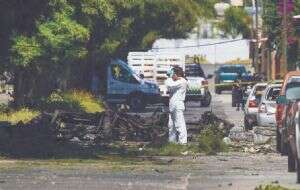 Gobierno de Guanajuato se compromete a pagar daños por explosiones de coches bomba