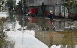 Lluvias no cesan y aumentan el nivel de las inundaciones en Chalco