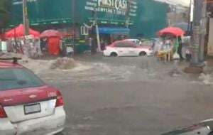 Lluvias causan afectaciones en ocho colonias de Tláhuac e Iztapalapa (Videos)