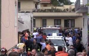 El derrumbe de un edificio mata a dos niños en Nápoles