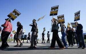 Los trabajadores de Amazon y Starbucks de EU están en huelga