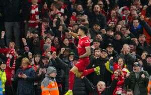 Liverpool remonta en el segundo tiempo para vencer 4-1 a Luton y tomar cuatro puntos de ventaja