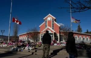 Familias de víctimas de tiroteo en Canadá demandan a OpenAI por uso de ChatGPT