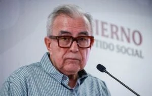 Rubén Rocha Moya comparece ante la FGR en Culiacán, Sinaloa