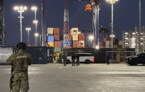 Catean Aduana Marítima de Ensenada y encuentros cuatro autos de lujo robados
