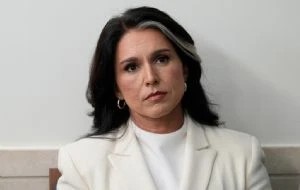Tulsi Gabbard renuncia como directora de inteligencia nacional de EU