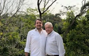 AMLO reaparece en una imagen publicada por su hijo “Andy” López Beltrán