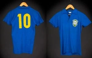 Subastarán playera que Pelé usó en la final del Mundial de 1958