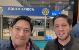 Liberan a periodistas mexicanos de TUDN tras permanecer retenidos en Sudáfrica