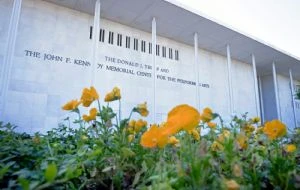 Trump arremete contra juez que le prohibió cambiarle el nombre al Centro Kennedy