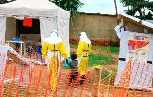 Confirman un nuevo brote de ébola en una remota provincia del Congo; hay 65 muertes registradas
